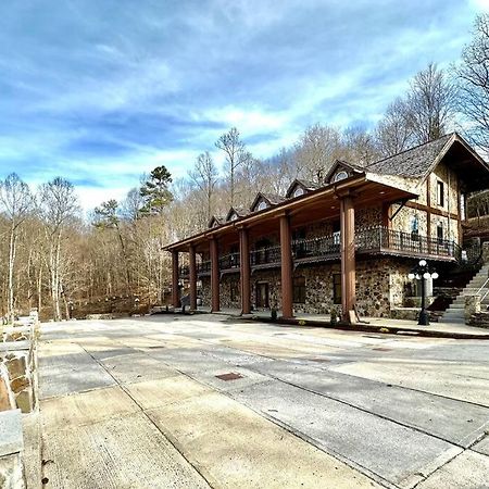 5 Bedroom Estate Near Casino And Downtown 布里斯托尔 外观 照片
