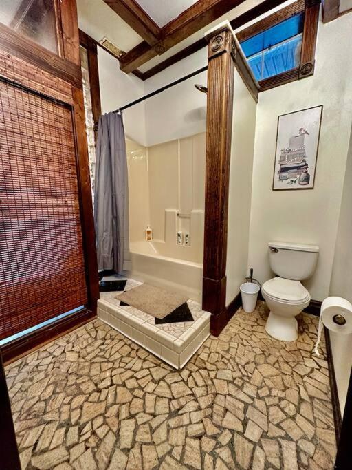 5 Bedroom Estate Near Casino And Downtown 布里斯托尔 外观 照片