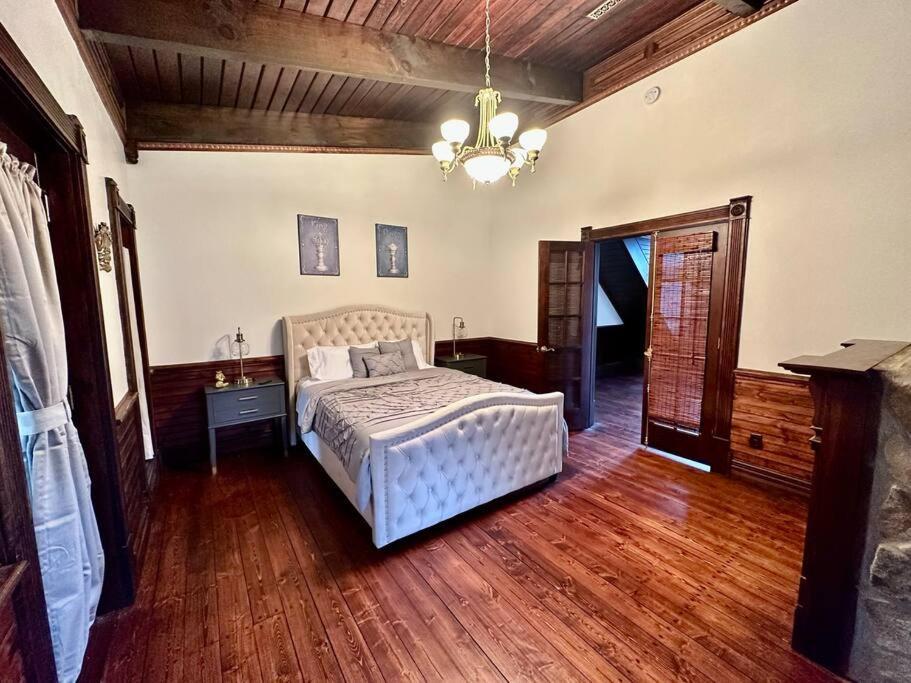 5 Bedroom Estate Near Casino And Downtown 布里斯托尔 外观 照片