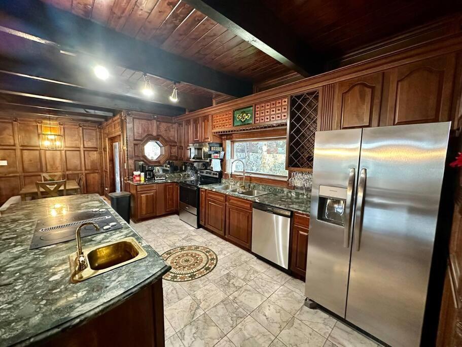 5 Bedroom Estate Near Casino And Downtown 布里斯托尔 外观 照片